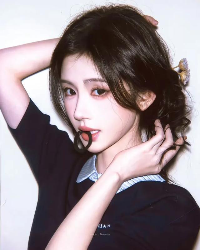 鞠婧祎水中精灵造型
