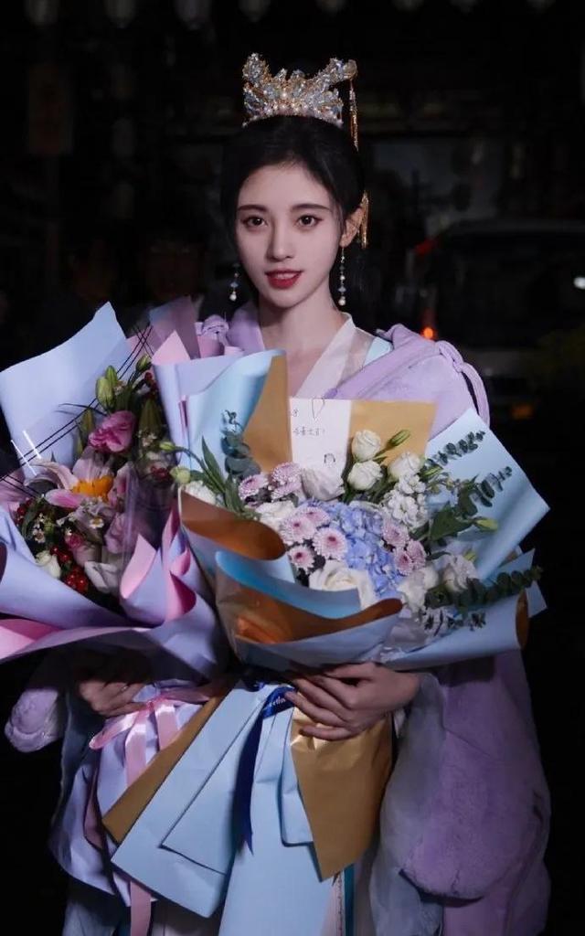 鞠婧祎现状照片