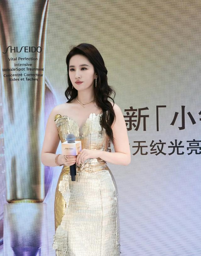 刘亦菲白裙造型