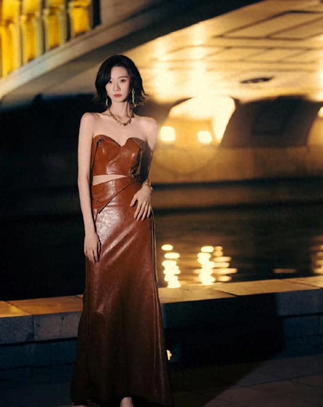 张艺凡瘦身争议：戛纳红毯露背礼服引健康担忧