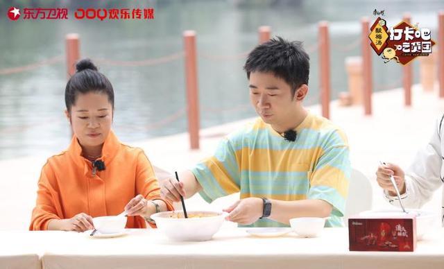 杨迪母子品尝成都美食